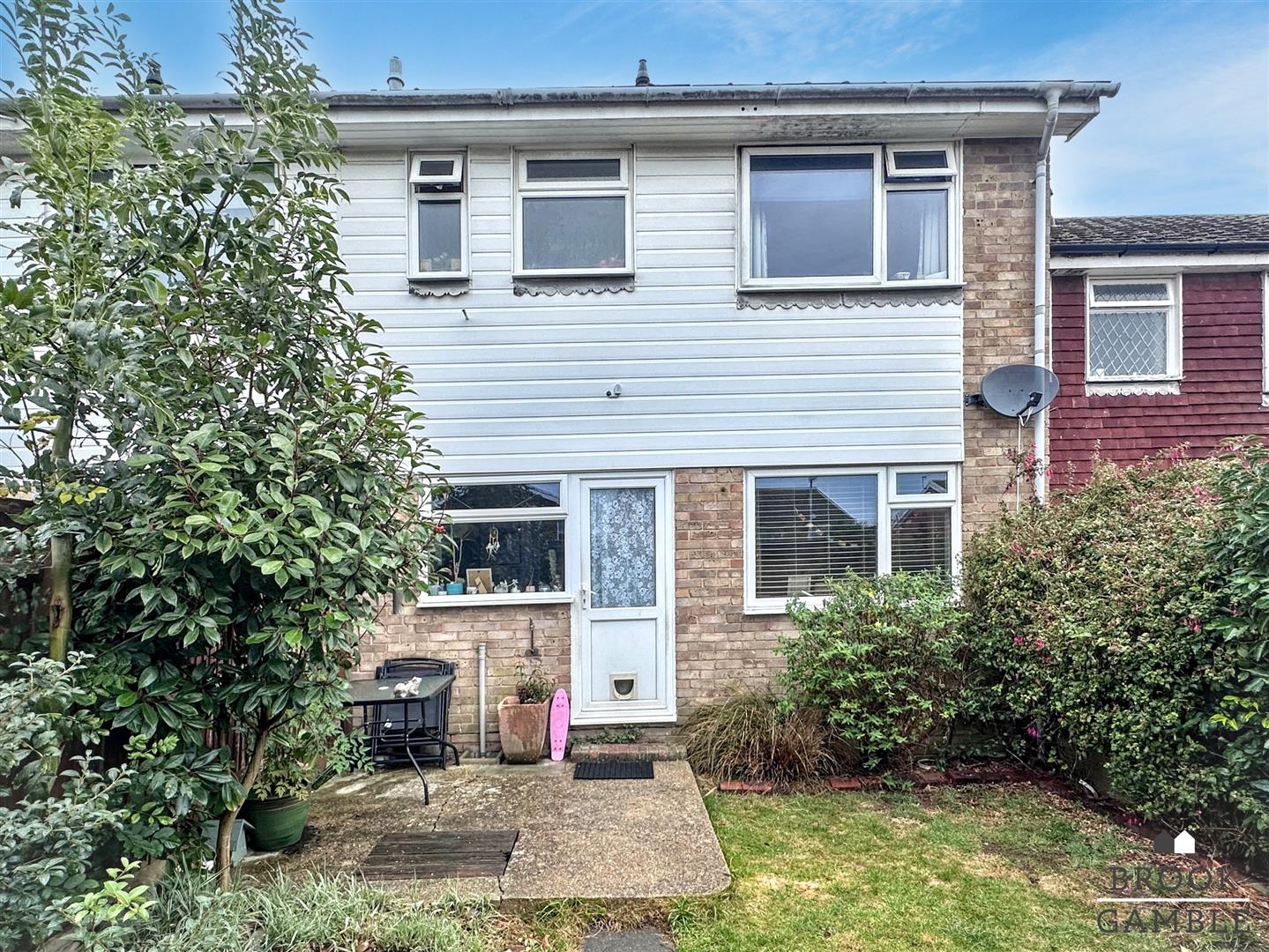 3 Bedroom House - Mid Terrace. Magnolia Walk in Eastbourne,  14
